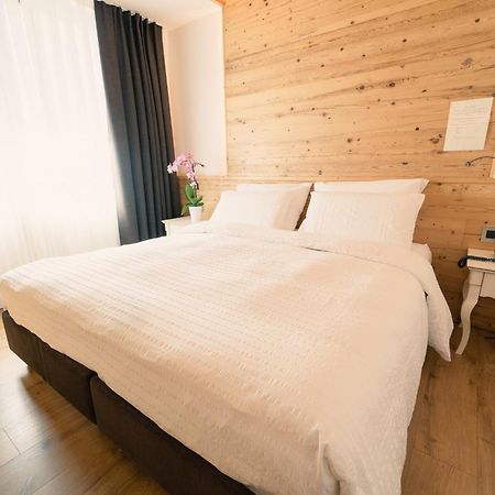 Hotel La Baita Мадона ди Кампильо Екстериор снимка