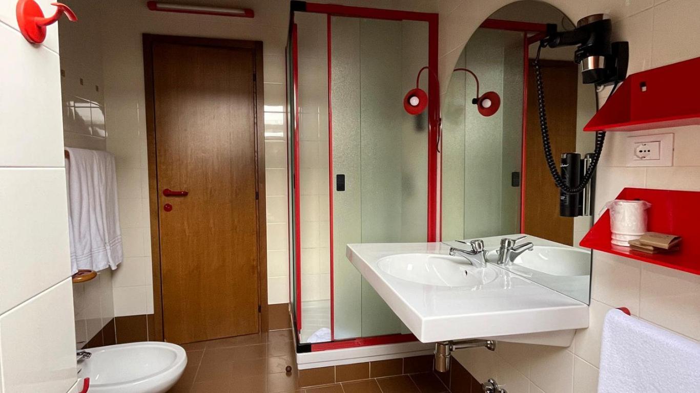 Hotel La Baita Мадона ди Кампильо Екстериор снимка