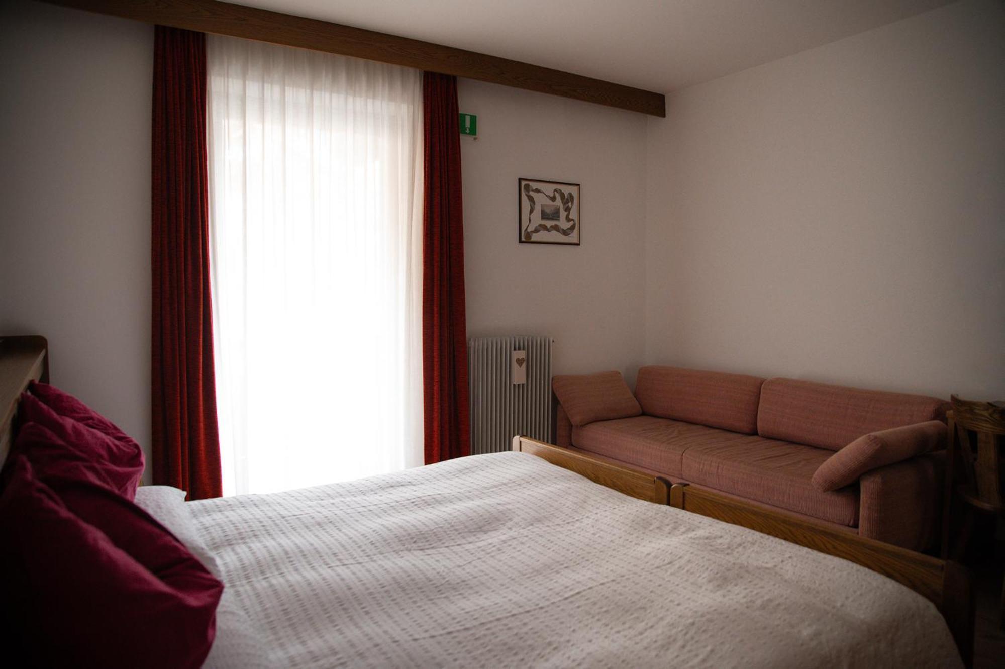 Hotel La Baita Мадона ди Кампильо Екстериор снимка