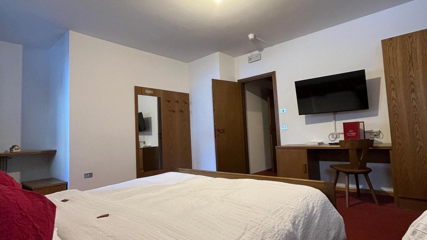 Hotel La Baita Мадона ди Кампильо Екстериор снимка