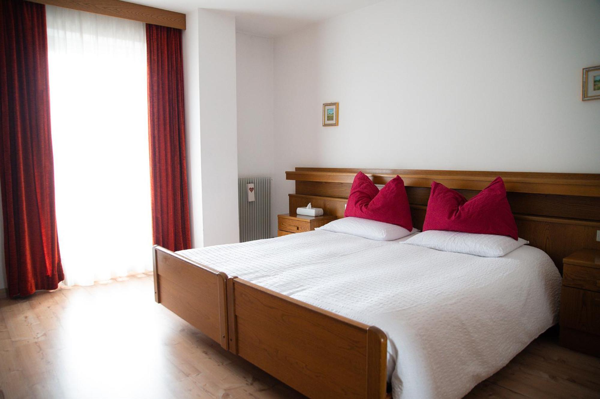 Hotel La Baita Мадона ди Кампильо Екстериор снимка
