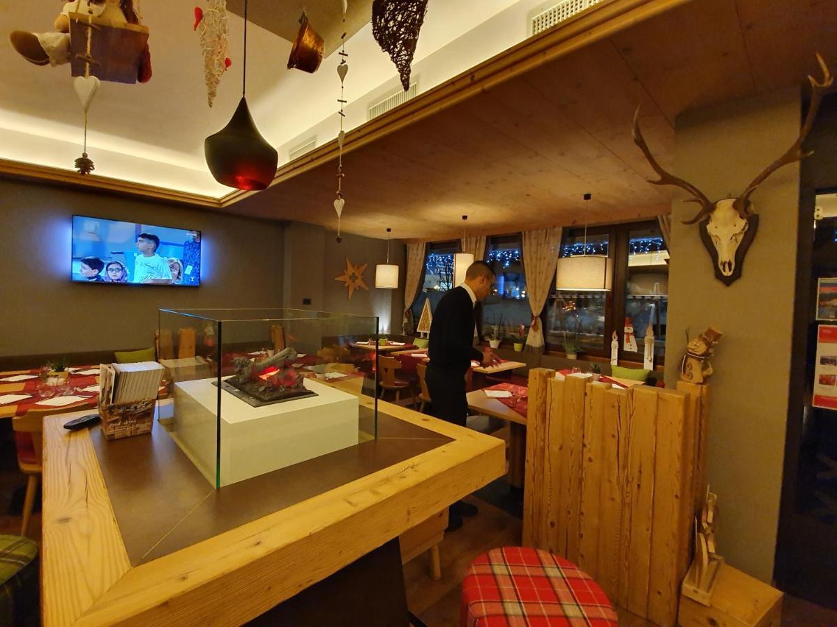 Hotel La Baita Мадона ди Кампильо Екстериор снимка