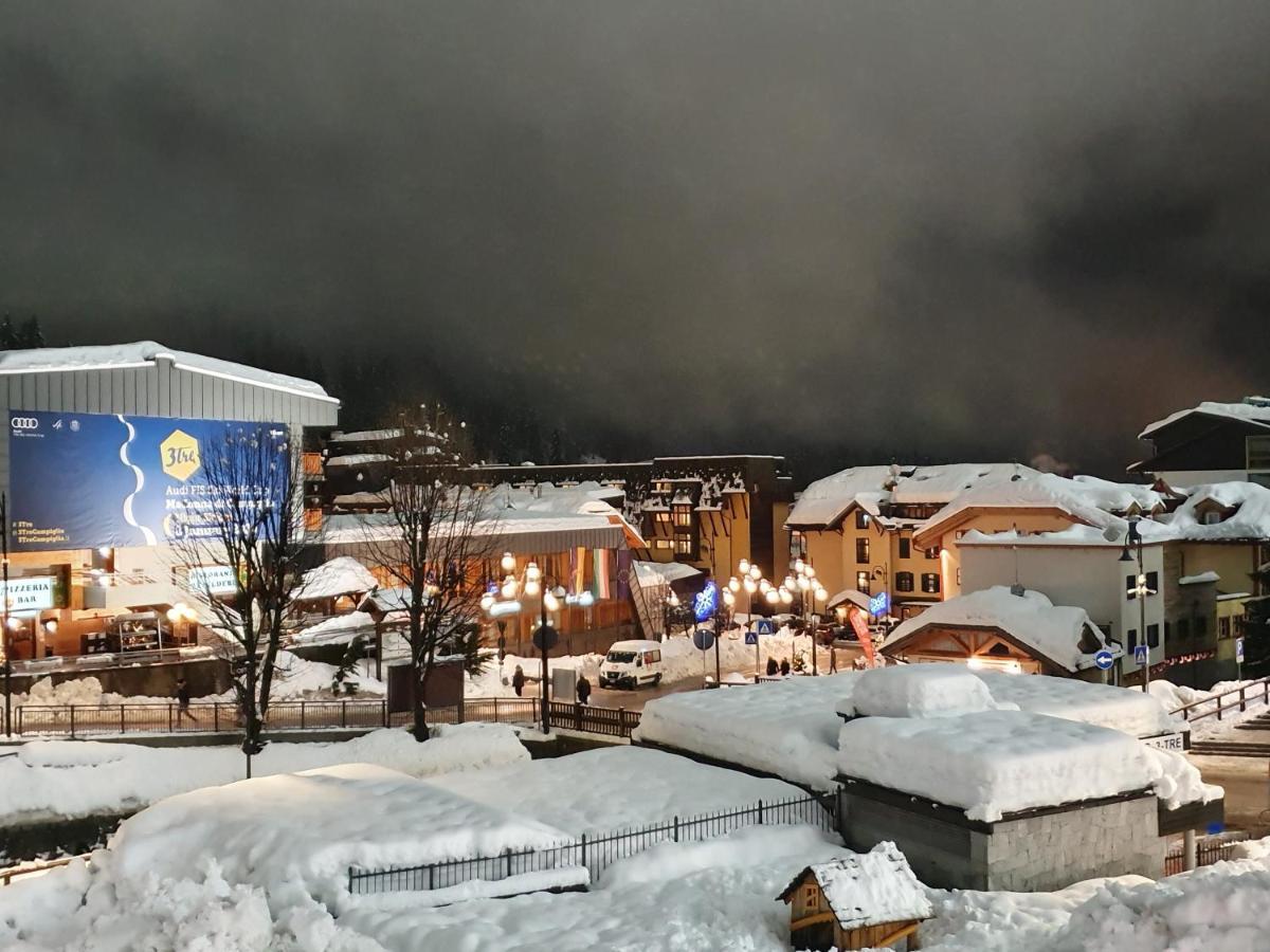 Hotel La Baita Мадона ди Кампильо Екстериор снимка