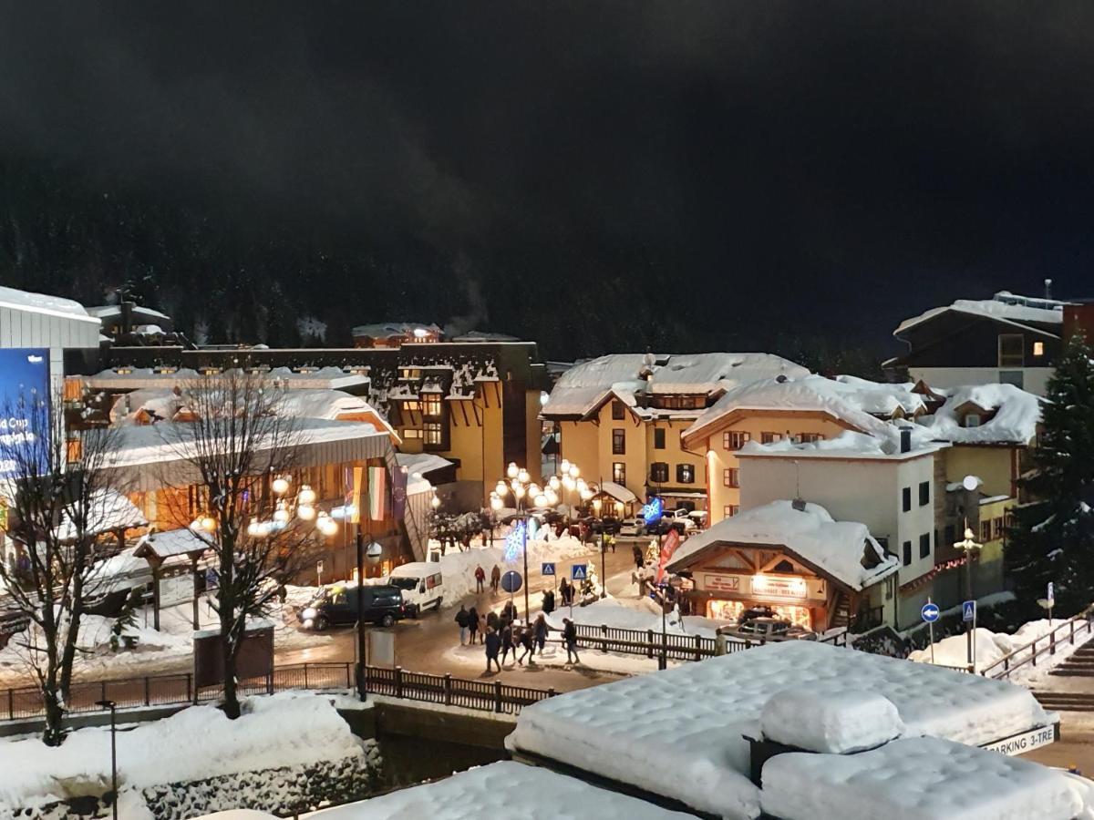 Hotel La Baita Мадона ди Кампильо Екстериор снимка